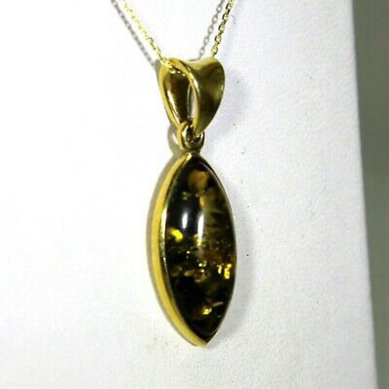 Quality Marquise Green Amber set 9ct Yellow Gold Pendant 16 Chain