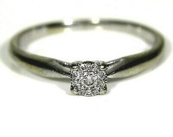 Pretty  Diamond Cluster 9ct White Gold Ring size L ~ 5 3/4