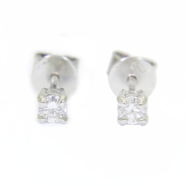 Stunning 0.25ct Diamond Solitaire 18ct White Gold Stud Earrings