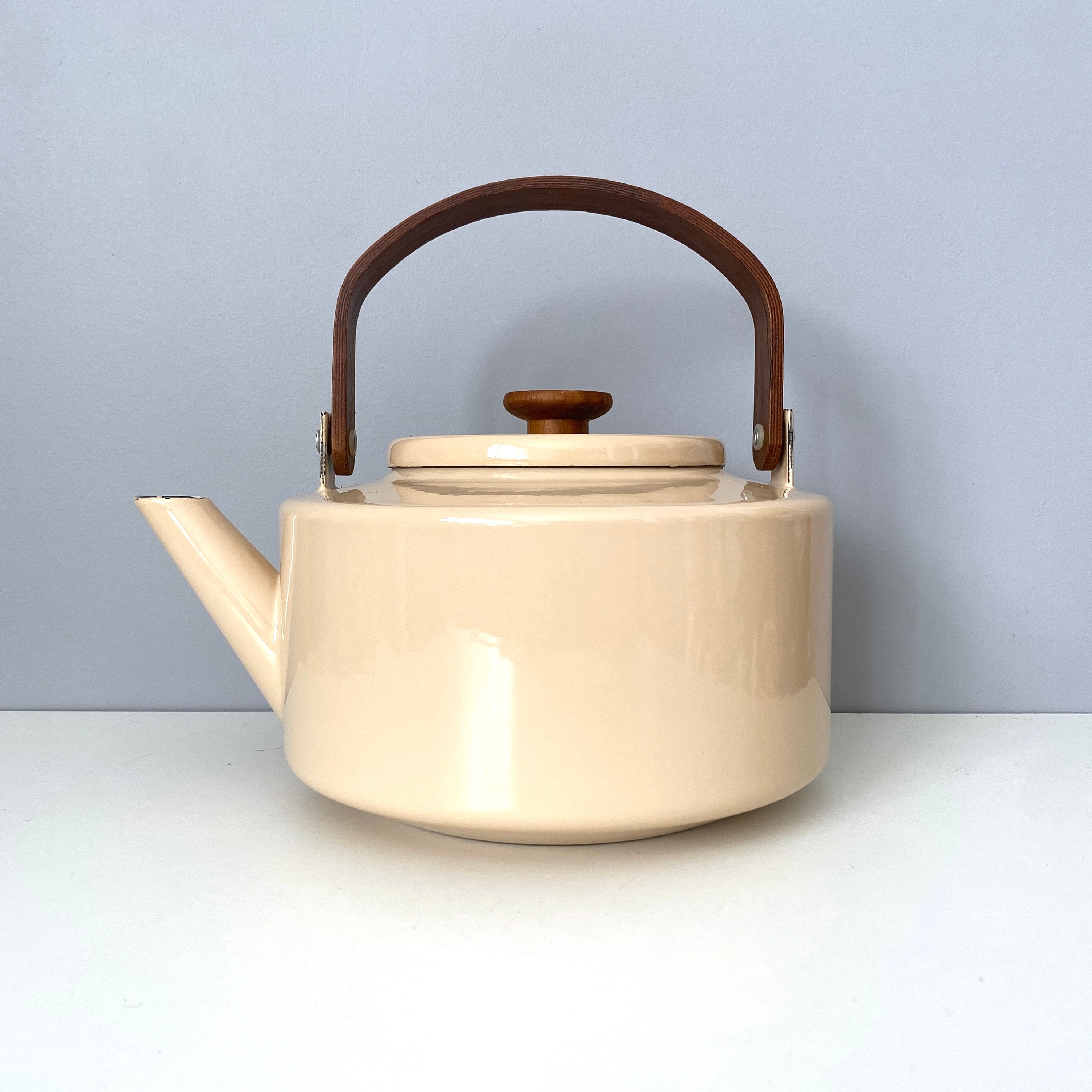 Never Used! Copco Michael Lax Tea Kettle 117 in Beige Enamel Never Used! Copco Michael Lax Tea Kettle 117 in Beige Enamel