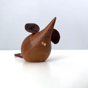 Little teak H+F mouse made in Denmark - with teeth!