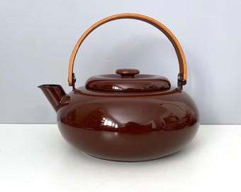 Vintage Copco 717 tea kettle, ivory with brass designed by Sam Lebowitz