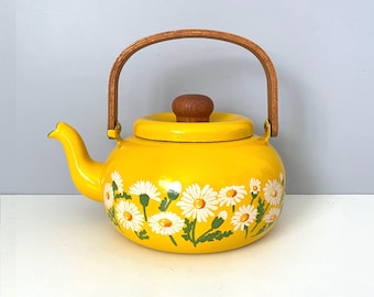 Daisies enamel tea kettle with teak handle, never used, in original box!