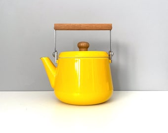 Little yellow enamel tea kettle mid-century modern style, like Dansk - like new!