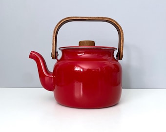 Small cranberry red enamelware tea kettle with teak handle - recessed lid, excellent condition!  Honey Ware brand made in Japan