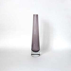 Schmal zulaufende Knospe Vase, Lavendel Überfangglas - Aseda, Schweden?