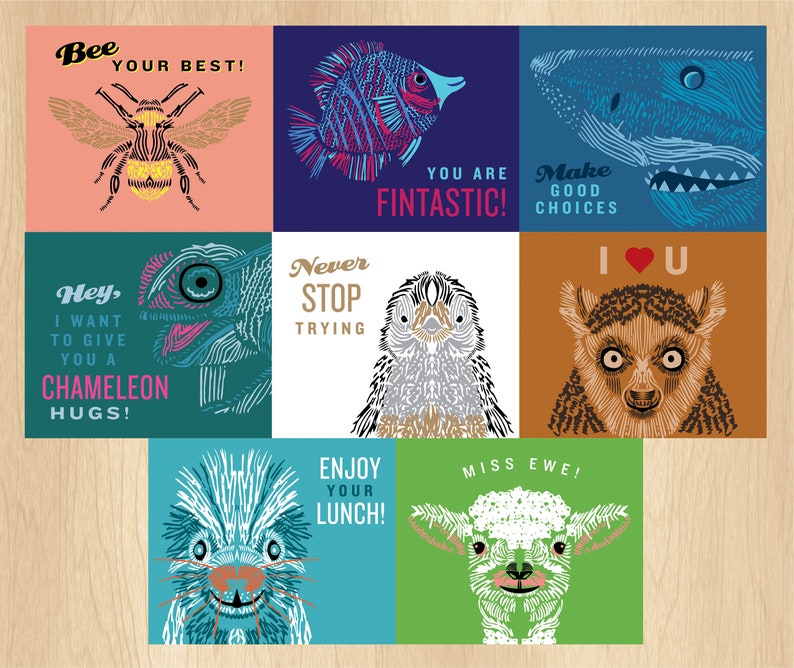 Pode incluir: Nove cart&otilde;es coloridos com ilustra&ccedil;&otilde;es de animais e mensagens motivacionais. Os cart&otilde;es apresentam uma abelha, um peixe, um tubar&atilde;o, um camale&atilde;o, um pinguim, um l&ecirc;mure, um ouri&ccedil;o e um cordeiro. As mensagens incluem "Bee your best!", "You are Fintactic!", "Make good choices", "Hey, I want to give you a chameleon hugs!", "Never stop trying", "I &hearts; U", "Enjoy your lunch!" e "Miss ewe!"