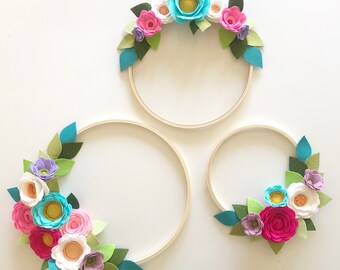 CONJUNTO DE CORONA DE ARCO IRIS // Conjunto de corona de flores de fieltro // Decoración de cumpleaños // Jardín encantado // Conjunto de corona de aro // Decoración de vivero // Decoración de pared