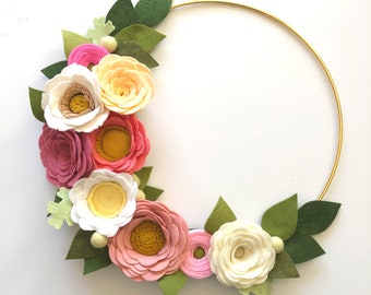 COURONNE MODERNE // Couronne de fleurs en feutre // Couronne de cerceau d'or // Art mural // Décor de pépinière // Couronne rose // Rose + Corail + Lin + Jaune