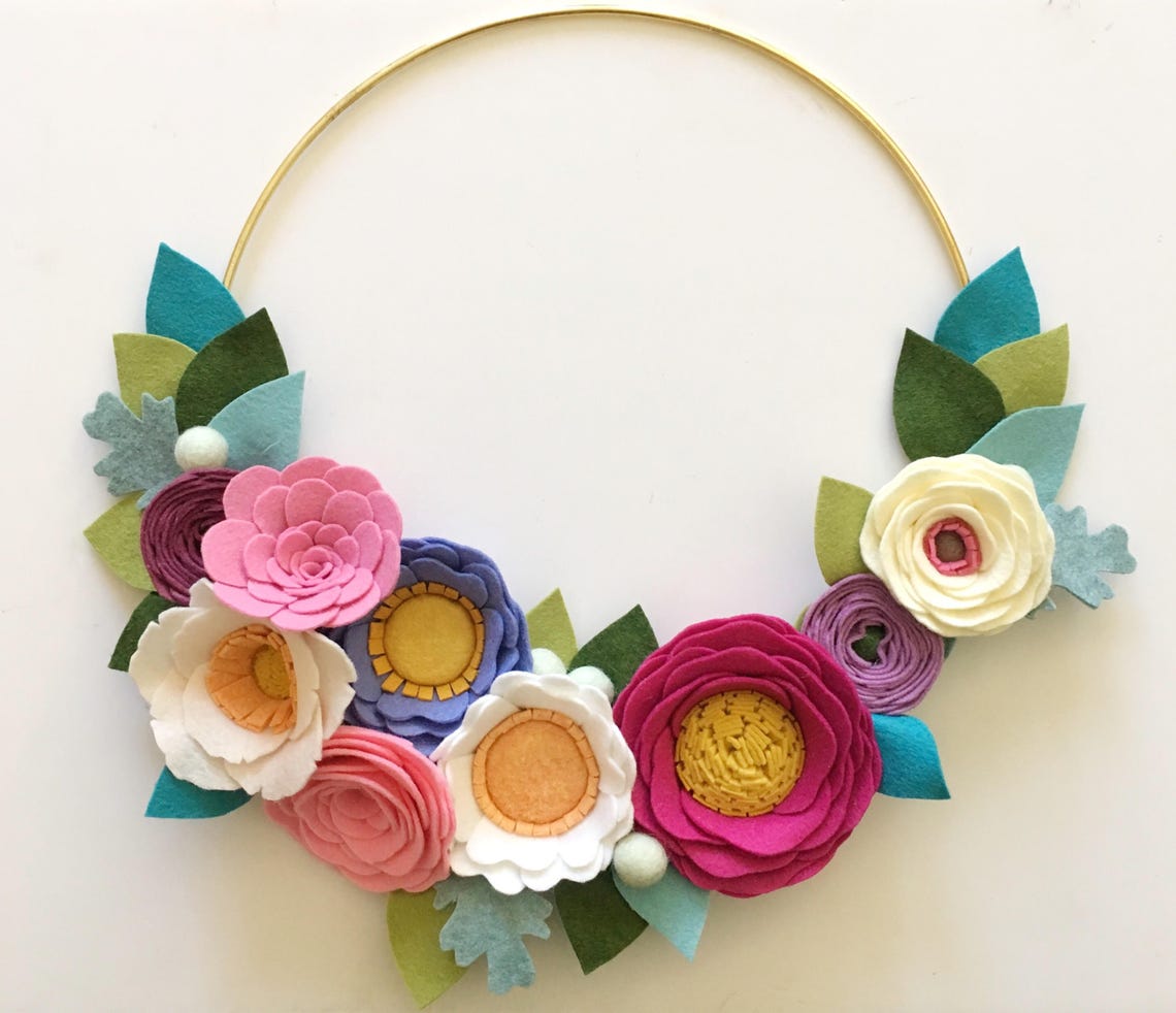 FELT FLOWER WREATH // Flower Wreath // Modern Wreath // Gold Etsy