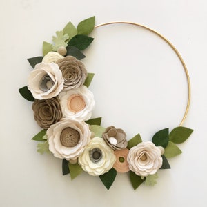 NEUTRAL HOOP WREATH // Felt Flower Wreath // Modern Hoop Wreath // Farmhouse Decor // Nursery Decor // Felt Flower Hoop Wreath