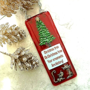 Handmade Fused Glass 3D Christmas Cat Hanging Picture Decoration - Suncatcher - Ornament - Holiday Decor - Christmas Gift - Festive Present