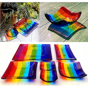 Bol à rayures arc-en-ciel en verre fusionné fait main - Plat en verre coloré - Décoration arc-en-ciel - Assiette carrée multicolore cadeau arc-en-ciel aux couleurs vives