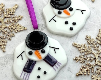 Handgefertigter Glasschneemann-Hängedekoration - Glas-Schneemann - Winter-Verzierung - Feiertags-Dekor - Weihnachtsgeschenk - Festliches Geschenk