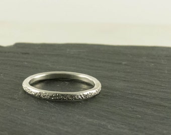 Silberring, strukturiert, 2 mm breit