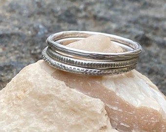 Bague, bague en argent, martelée, structurée, bague empilable, bague pré-insérée