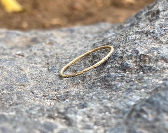 Ring 333er Gold | Stapelring 8 CT gehämmert | Goldring strukturiert | Verlobungsring | Stapelring Gold