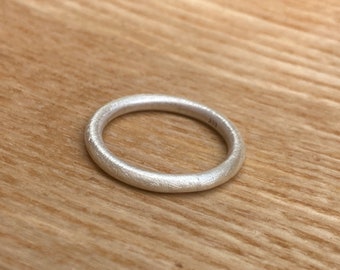 Fine silver ring, matted