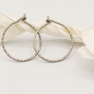 Hoop earrings, titanium, hammered, 18 mm diameter