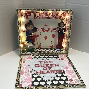 Queen of Hearts Cigar Box Diorama