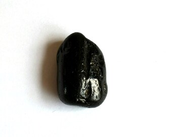 Polished Whitby jet pieces - to make your own jewellery, talismans or other unique items