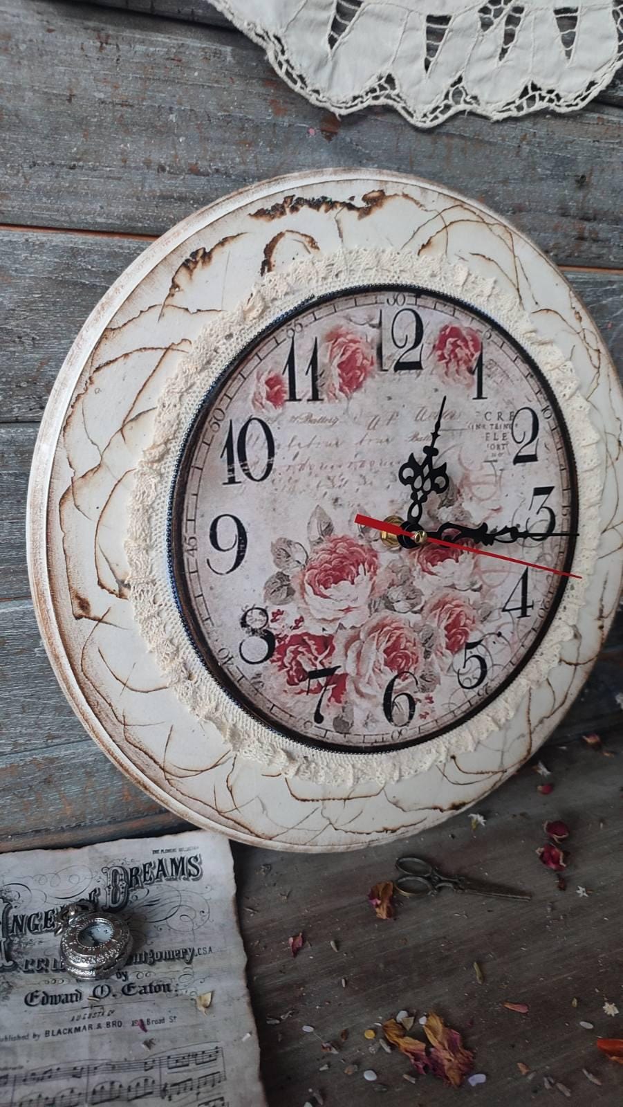 Reloj de pared floral vintage, decoración de rosas shabby chic, reloj rústico cottagecore para cocina o sala de estar, arte de pared romántico hecho a mano
