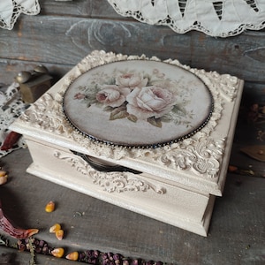 Boîte vintage décorée de découpage artisanal, boîtes en bois de découpage avec rose, découpage d'inspiration vintage, boîte à bijoux en bois de découpage