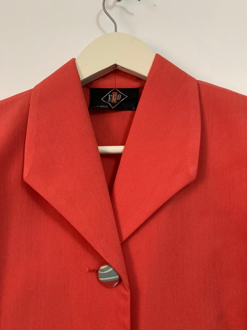 Vintage deadstock 80s does 40s bright coral red short sleeved blazer floral patterned bow pockets embroidered smart formal jacket size 10 12 image 2