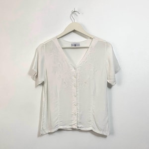 Vintage 90s y2k white pretty romantic boho chic bohemian hippie blouse v neck floral embroidered button up girly top size XS S 6 8 10