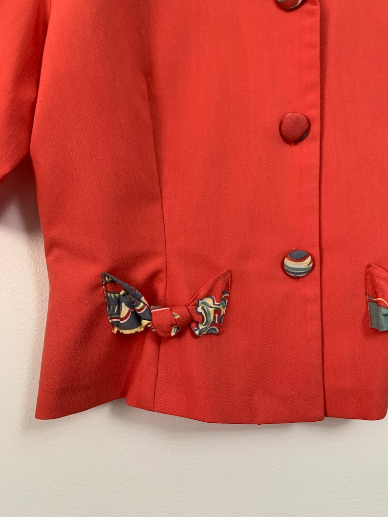 Vintage deadstock 80s does 40s bright coral red short sleeved blazer floral patterned bow pockets embroidered smart formal jacket size 10 12 image 6