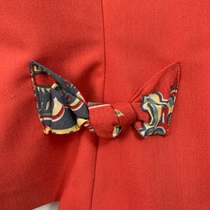 Vintage deadstock 80s does 40s bright coral red short sleeved blazer floral patterned bow pockets embroidered smart formal jacket size 10 12 image 5