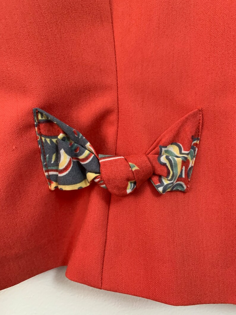 Vintage deadstock 80s does 40s bright coral red short sleeved blazer floral patterned bow pockets embroidered smart formal jacket size 10 12 image 5