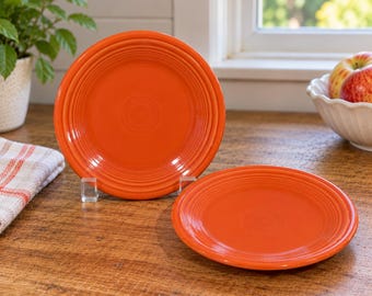 Zestaw 2 talerzy sałatkowych Fiesta Persimmon (7,25 cala), 2002, Homer Laughlin HLC, wycofany z użytku, wyprodukowany w USA, QQC