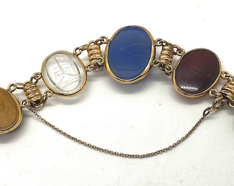 Bracciale vintage con scarabeo placcato oro, pietre semipreziose, stile egizio revival,