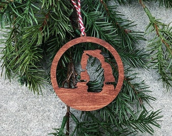 Arches National Park - Wooden Ornament, Hiker Gift, Climber Gift, Christmas Ornament, Nature Lover, Mountain Souvenir