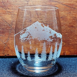 Mt. McLoughlin - Oregon - Cascades - Engraved Crystal Stemless Wine Glass - 1 Single Wine Glass