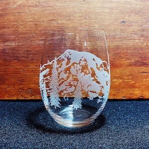 Mt. Rainier - Washington - Cascades - Engraved Crystal Stemless Wine Glass - 1 Single Wine Glass