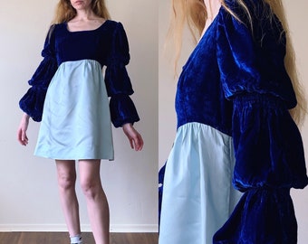 Mini-robe de style Régence des années 70, robe mod Marie en velours bleu à manches longues et décolleté plongeant, petite taille pour femme