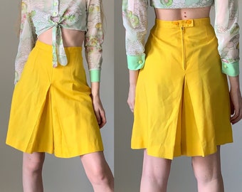 70s wide leg culottes, lemon yellow high waist pleated shorts, womens size XS