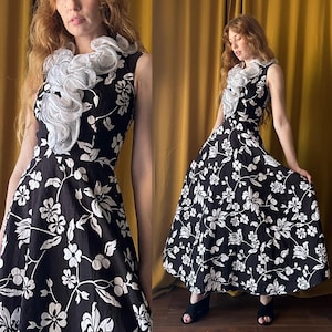 Vintage 1970s Hawaiian Print Tiki Dress - Ruffled Neckline Full Skirt Maxi - Size XS