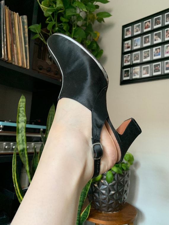 Vintage 1970s Shoes / Satin + Metallic Disco Sling