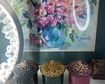 Resin acorn lidded pot