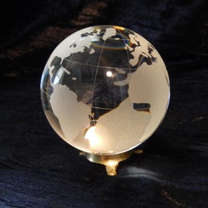 Frosted klare Kristall Ball Globe Earth Art Glas Briefbeschwerer Messing Stand Sphere ~ KOSTENLOSER Versand