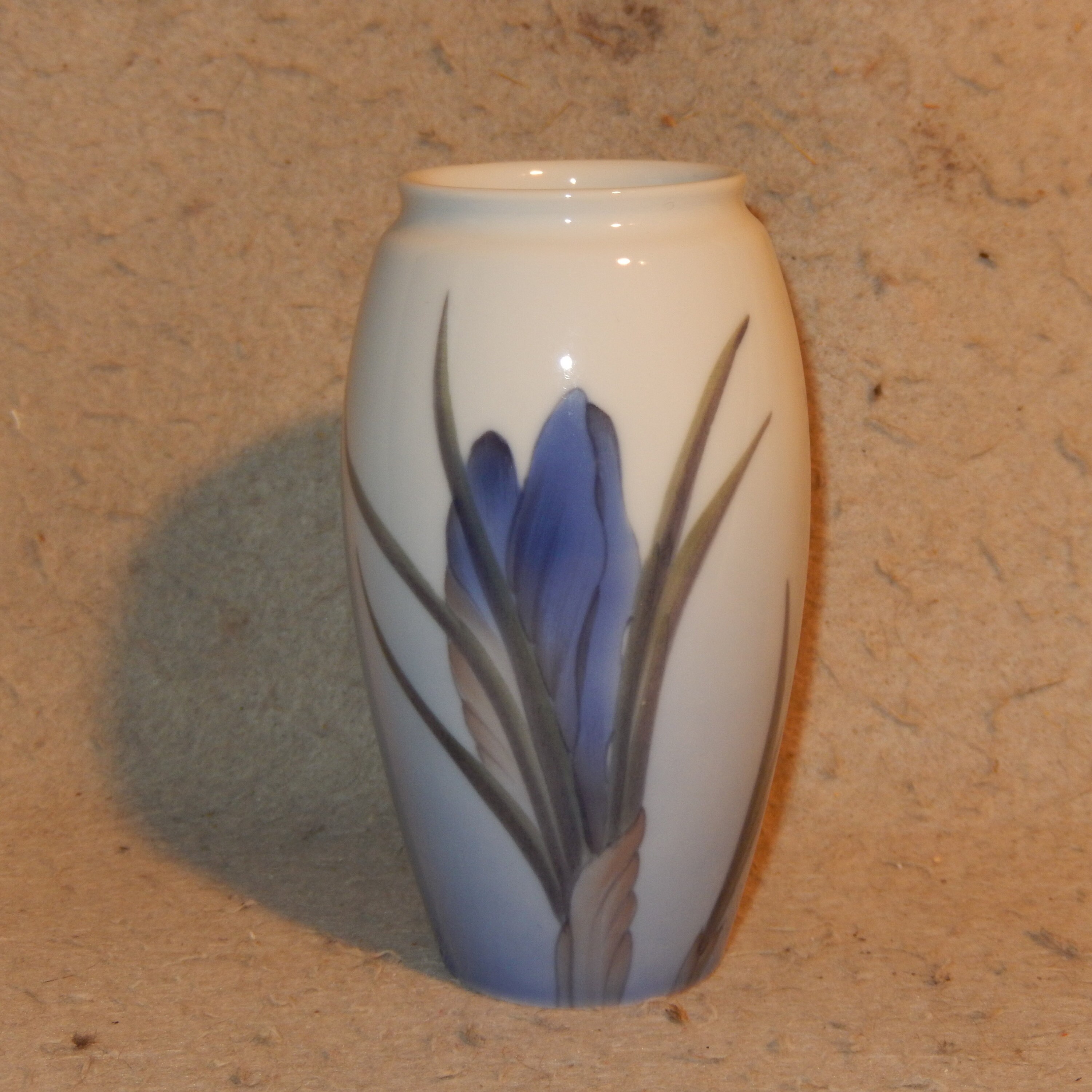 Bing & Grondahl CROCUS Porcelain Vase 5254 386 Flower DENMARK Copenhagen ~FREE Shipping