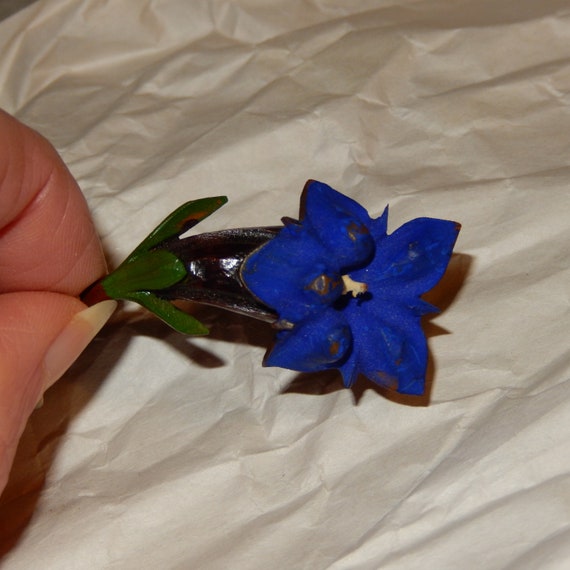 Vintage Carved Bakelite Violet Flower Brooch Pin … - image 6