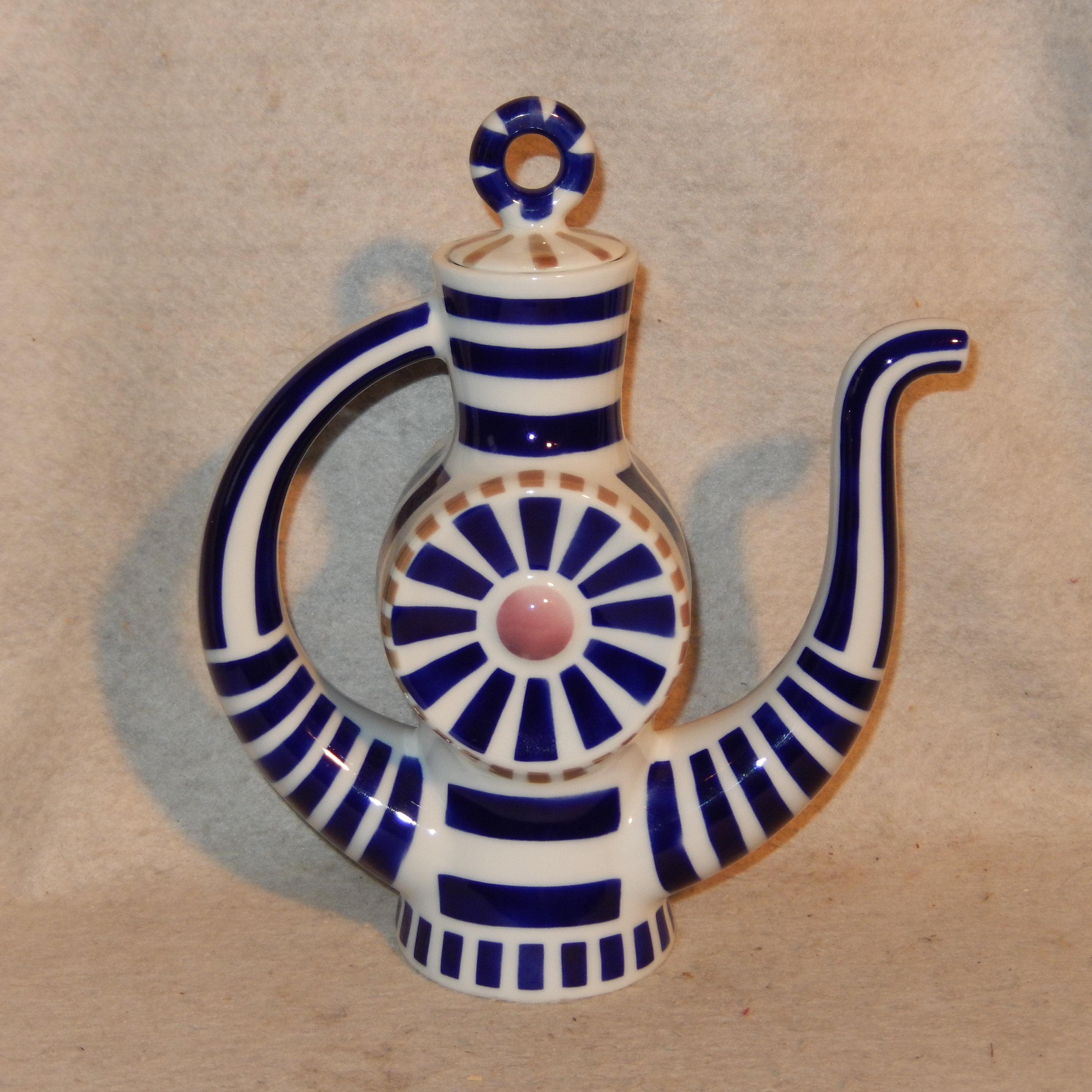 SARGADELOS Porcelain Coffee Pot Sculptural Teapot Post