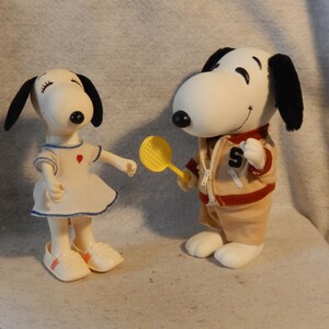 Poupée vintage SNOOPY en vinyle de 20 cm, Belle Tennis PEANUTS, ensemble de deux, United Features Track ~Livraison gratuite !