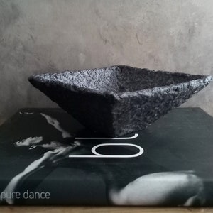 Paper mache bowl black grey textured decorative handmade square vessel modern minimalist statement piece sustainable eco friendly decor zdjęcie 1