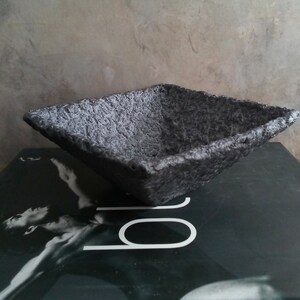 Paper mache bowl black grey textured decorative handmade square vessel modern minimalist statement piece sustainable eco friendly decor zdjęcie 5