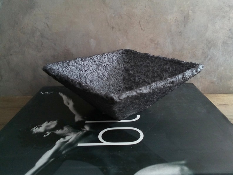 Paper mache bowl black grey textured decorative handmade square vessel modern minimalist statement piece sustainable eco friendly decor zdjęcie 5